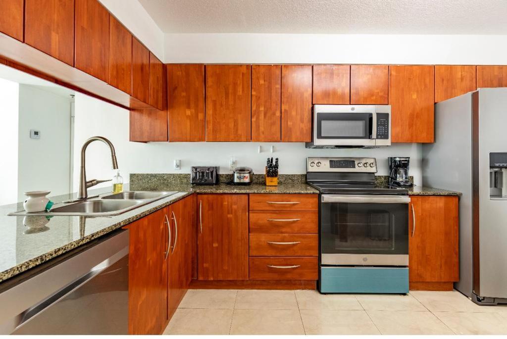 Two Bedroom Oceanview Apartment In Brickell Маями Екстериор снимка